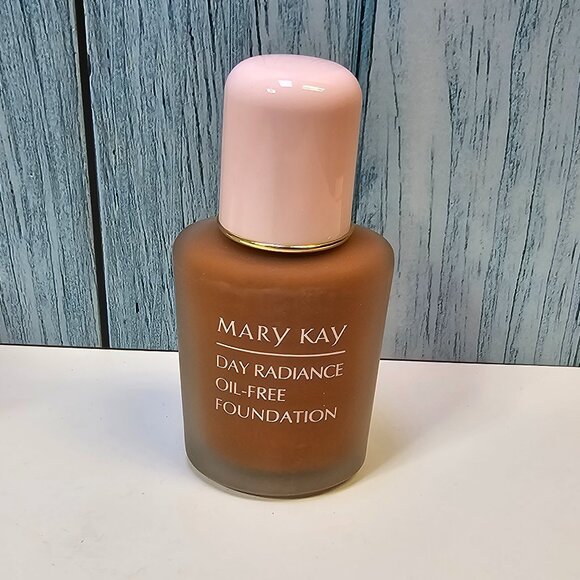 Mary Kay Day Radiance Oil-Free Foundation Mahogany Bronze #5796 - NIB  Old Stock - Picture 2 of 7